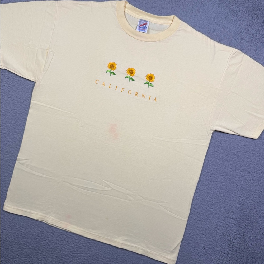 Vintage 90s sunflower California embroidered T-shirt